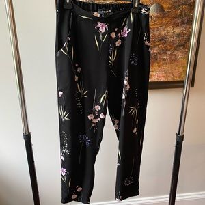 Black, Betty Barclays floral flowy pant